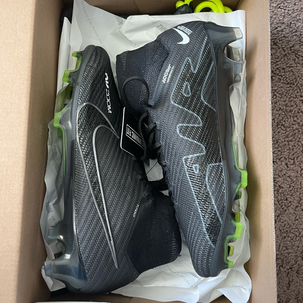 Nike Women’s size 8 men’s size 6.5 soccer cleat; BRAND NEW IN BOX;